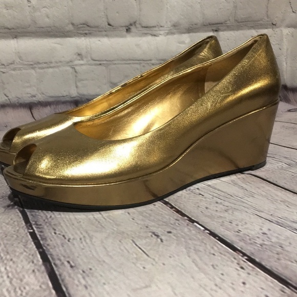 Kelly & Katie gold platform peep toe wedges - Picture 3 of 10